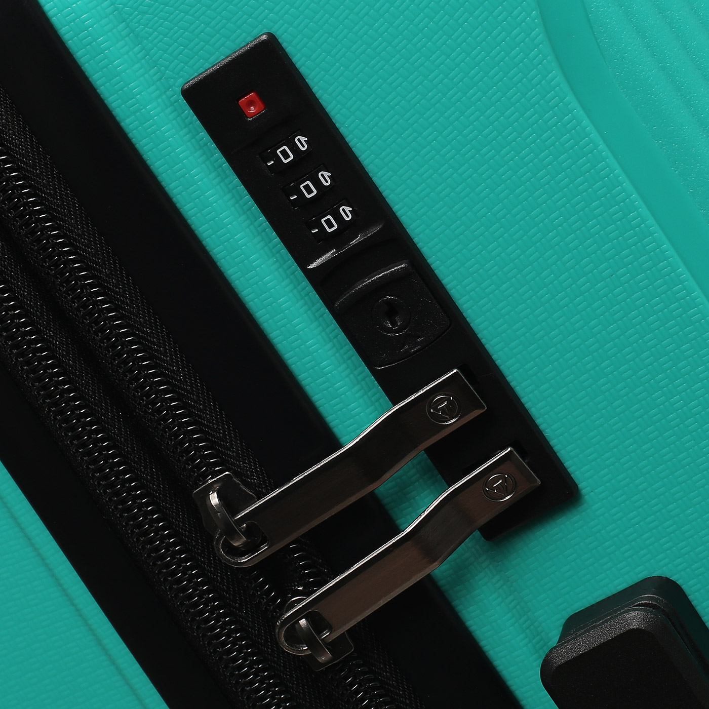 Чемодан средний M из полипропилена Torber 