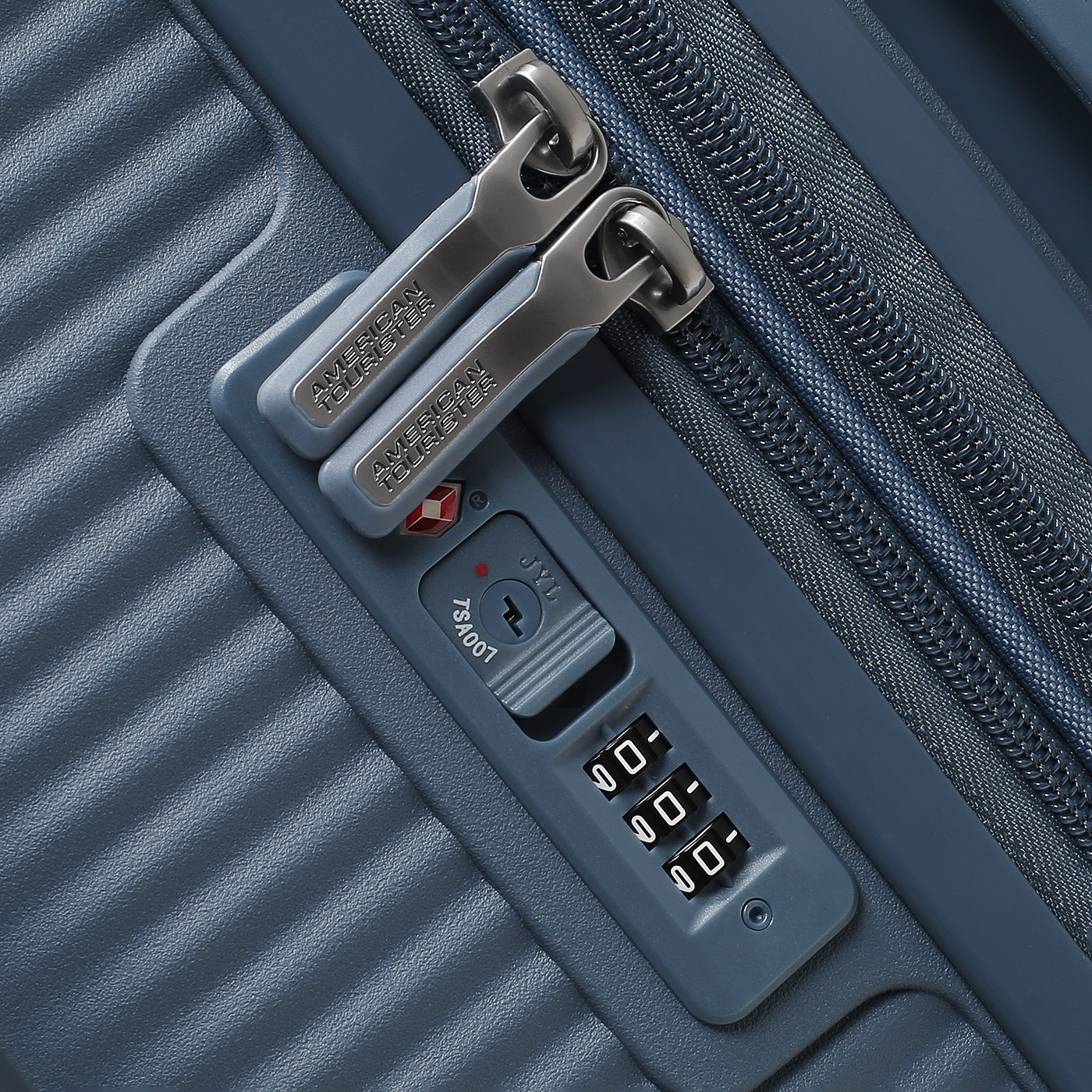 Чемодан средний M из полипропилена American Tourister Soundbox