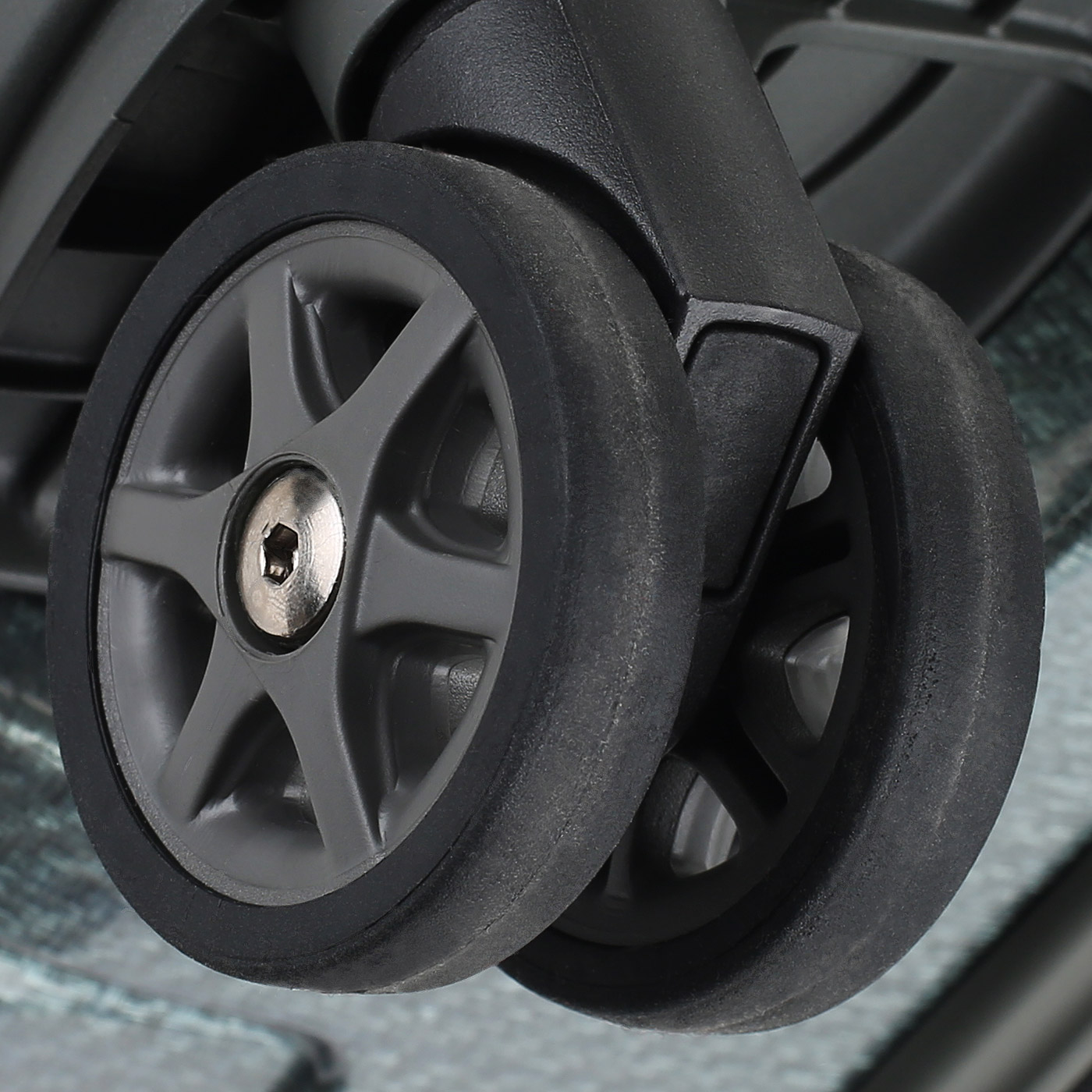 Чемодан средний M из материала Curv с кодовым замком Samsonite C-Lite