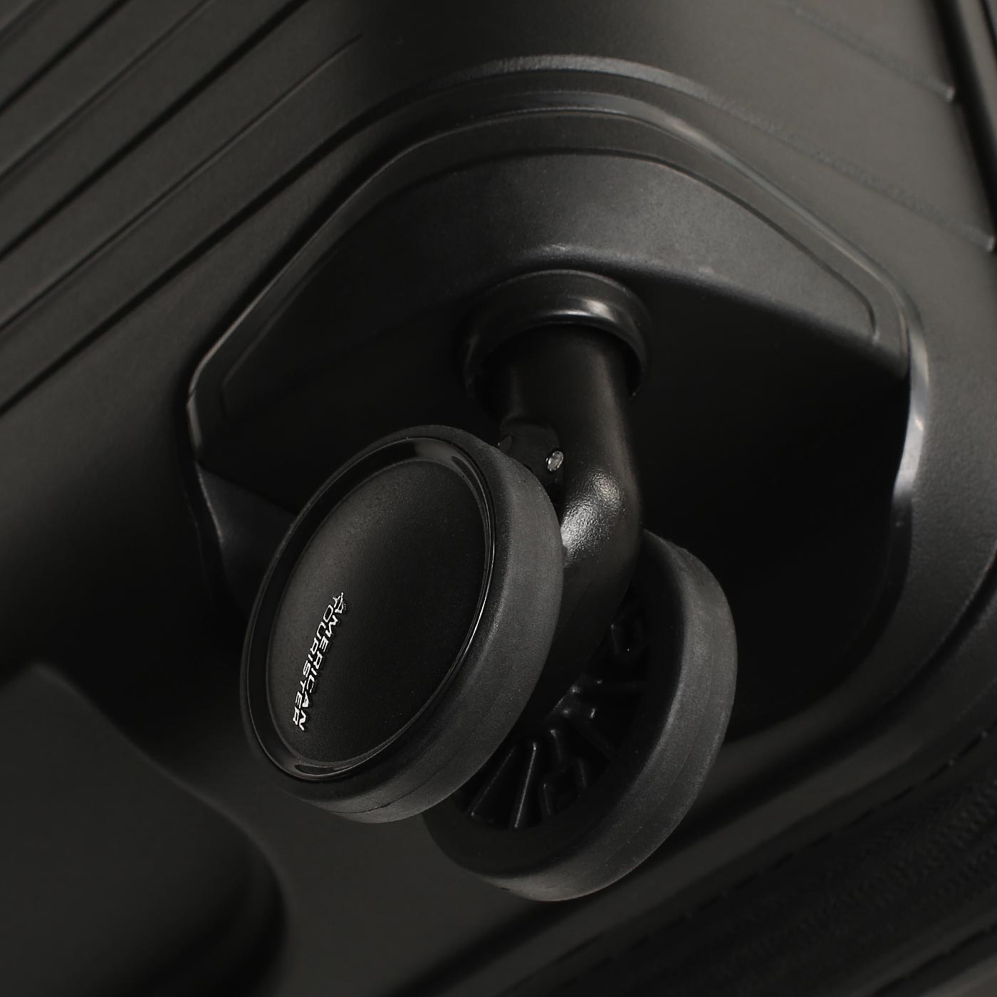 Чемодан на колесах American Tourister Fastforward