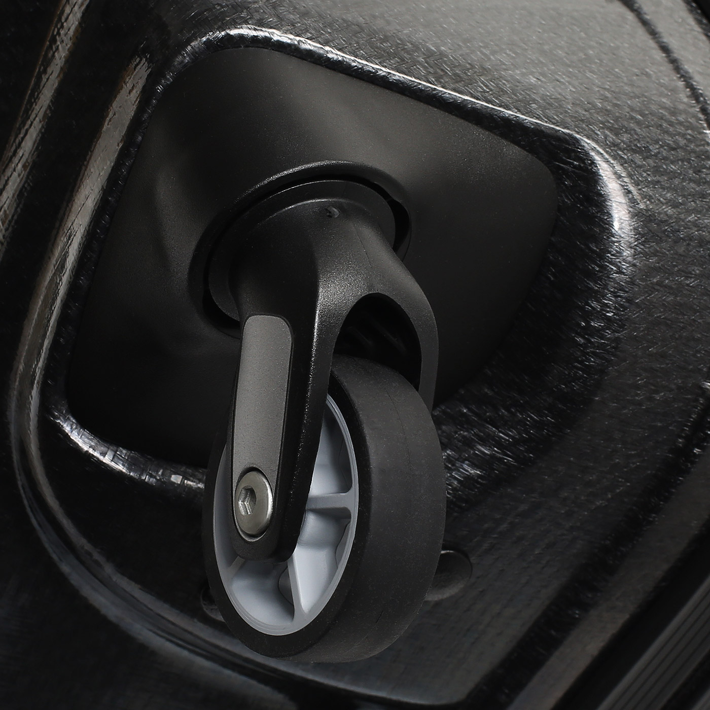 Вместительный чемодан из легкого пластика Samsonite Lite-Shock